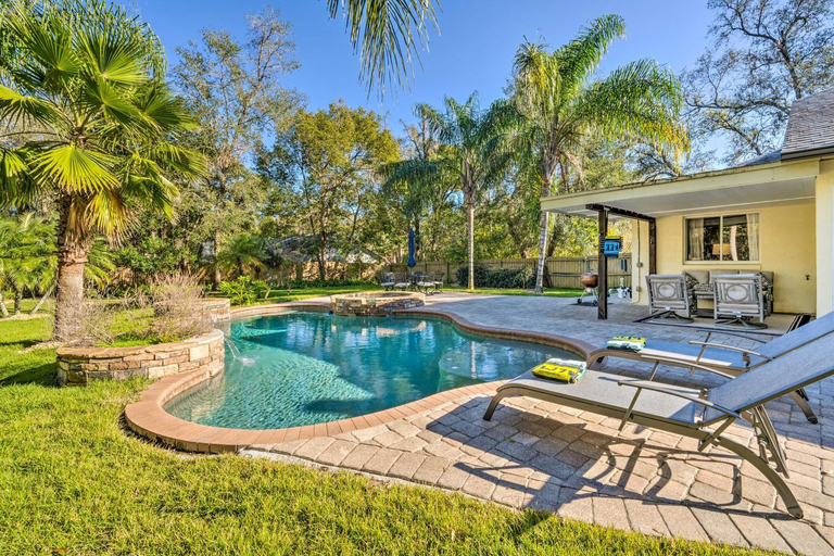 Sport & Beauty 2, Walk to Lake: Stunning Central Florida Home!, Seminole