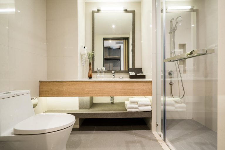 Bathroom 12