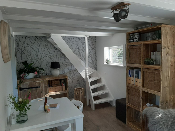Others 2, Mahil-Laya, Meppel