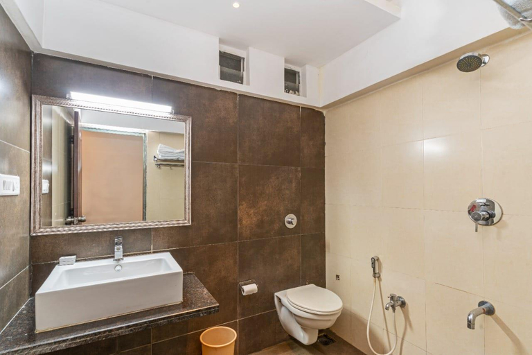 Bathroom 5, Hotel Hilltop by Fidato Hotels, Kolhapur