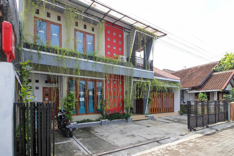 Exterior 6