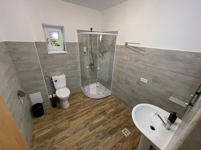 Bathroom 3, Cazare apartamente LAVI-TOUR Tg Neamt, Targu Neamt