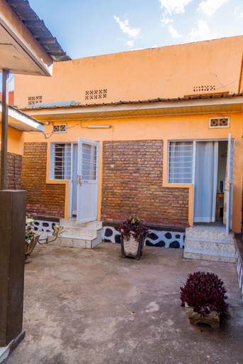 Others 2, Auberge La Caverne, Nyarugenge