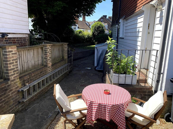 Others 3, Chestnut Tree Cottage, West Sussex