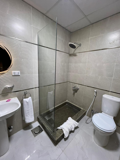 Bathroom 4, Royal Home Hotel, Qasr an-Nil