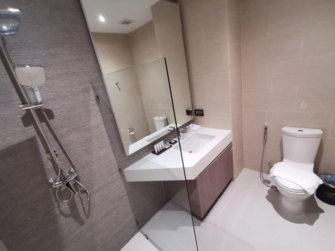 Bathroom 4, De VeraNiO Resort, Khlong Yai