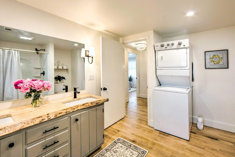 Others 5, 3 Mi to Dutch Wonderland: Serene Home w/ Deck, Lancaster