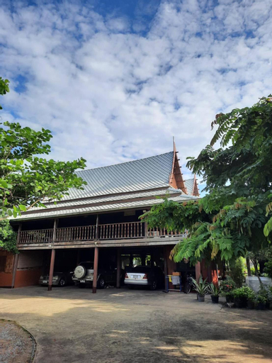 Exterior 11