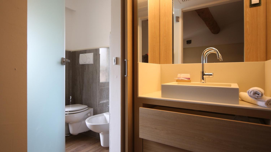Bathroom 8