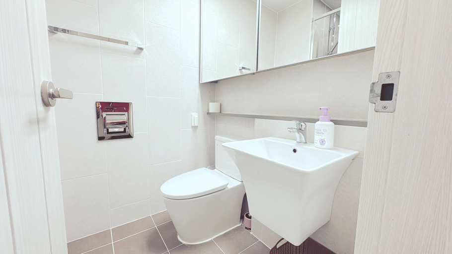 Bathroom 4, The Time Hotel, Jung