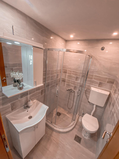 Others 5, Apartmani Dumezic