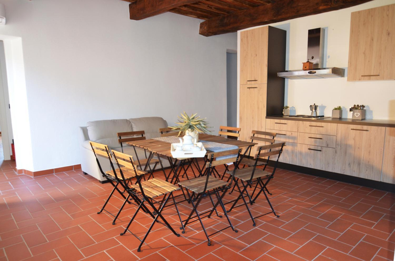 Others 5, La Casa Nell'Aia, Pistoia