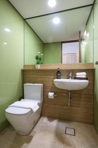 Bathroom 3, Sky Suite KLCC, Calm Sojourn, Kuala Lumpur