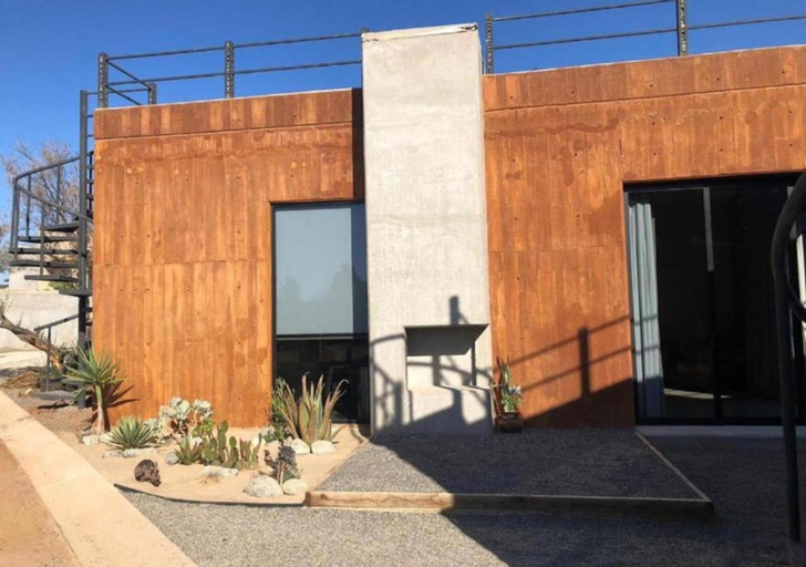 Exterior 14