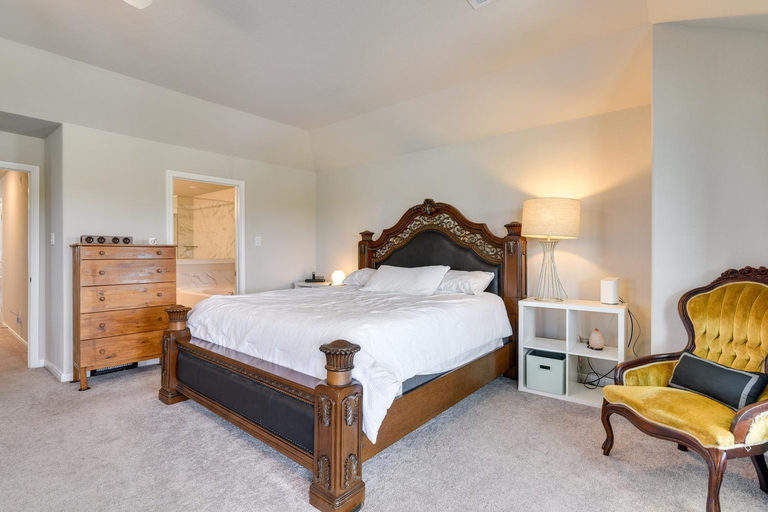 Bedroom 2, La Porte Home w/ Balconies: Walk to Beach!, Houston