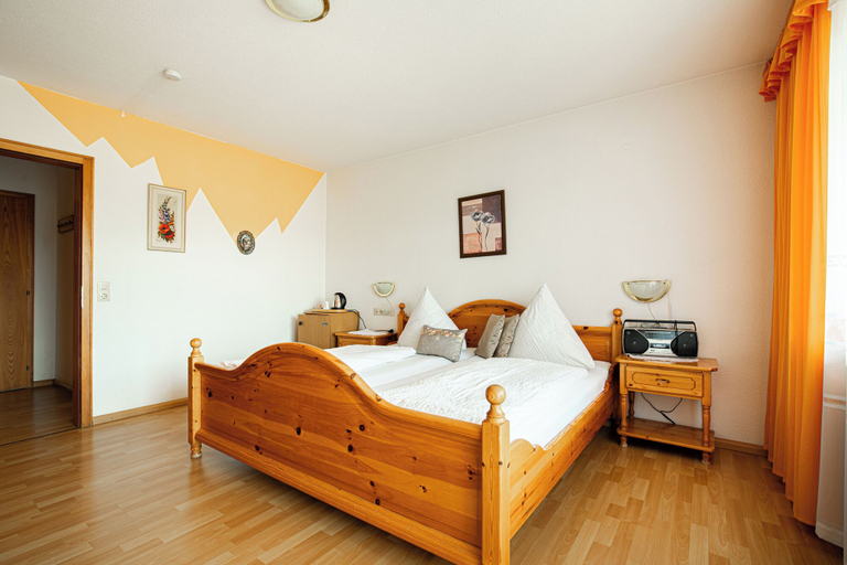 Bedroom 3, Waldhotel Auerhahn Bed & Breakfast, Breisgau-Hochschwarzwald