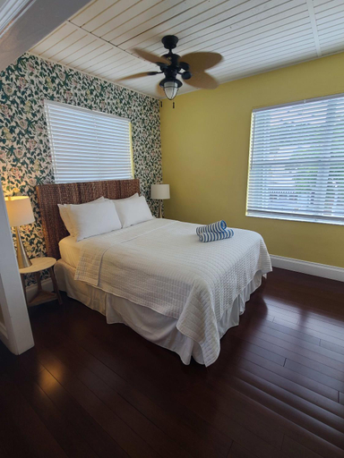 Bedroom 3, Duval Street Suite overlooking Duval with parking and pool, Monroe