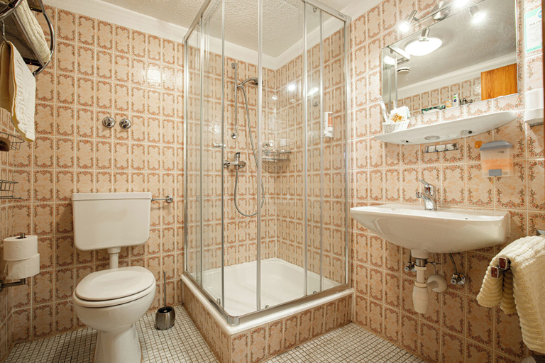 Bathroom 4, Waldhotel Auerhahn Bed & Breakfast, Breisgau-Hochschwarzwald