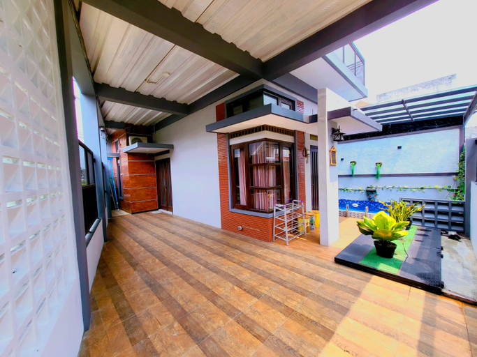 Exterior & Views 2, Adyvan Villa, Malang