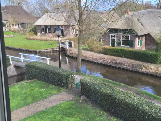 Others 5, B&B Villa Giethoorn - canalview, privacy & parking, Steenwijkerland