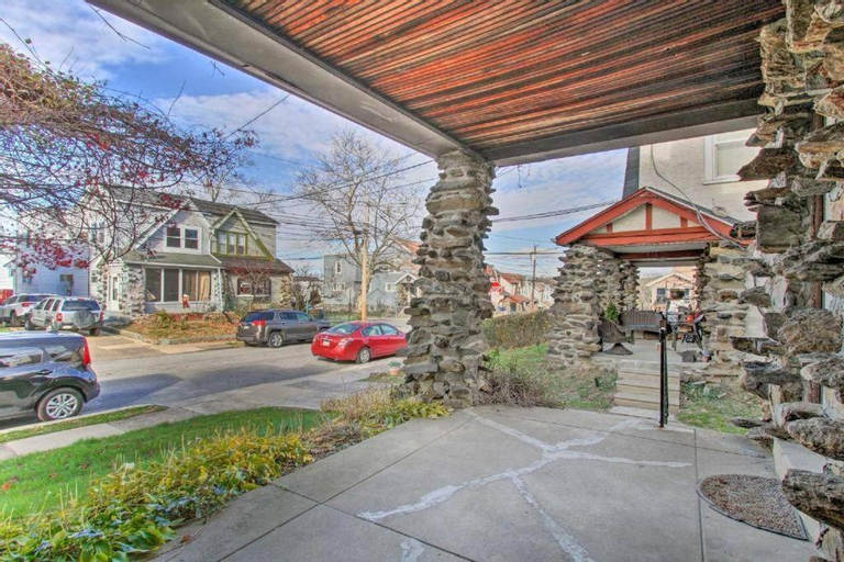 Cozy Large 1 Bedroom with Open Floor Plan, Delaware