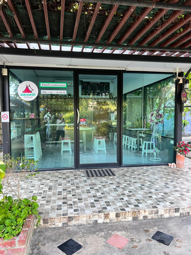 Exterior 4
