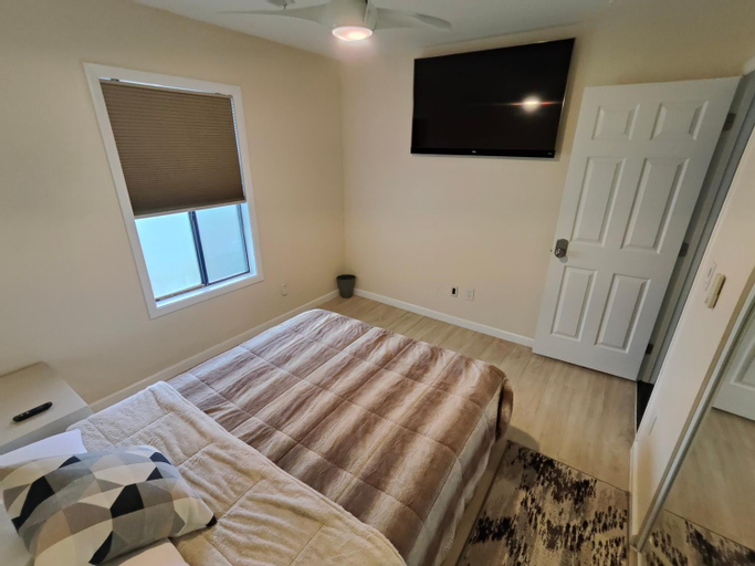 Modern/Retro Condo, Guilford