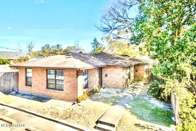Exterior & Views 1, White Sand Getaway steps from Beach, Harrison