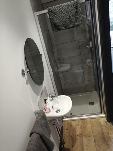 Bathroom 3, Featherbed Cottage, Warwickshire