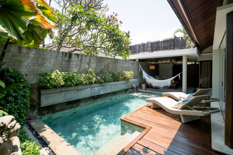Swimming Pool 13