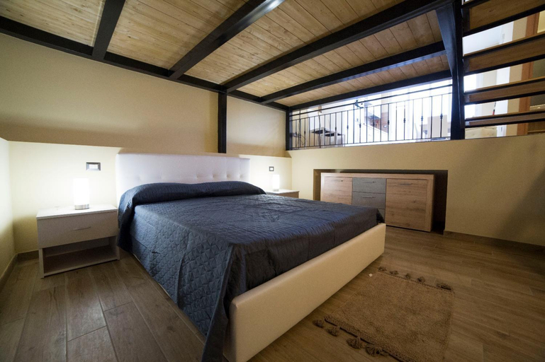 Others 3, SUNSET LOFT, Messina