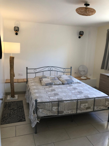 Bedroom 2, La Fralinette, Aube