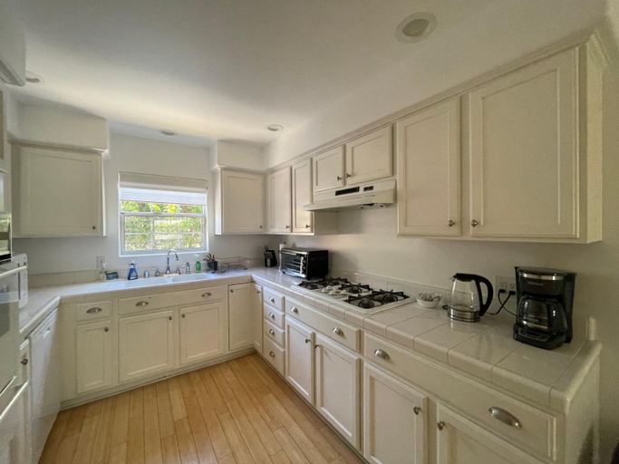 Others 3, Charming Bright Traditional Home in Sherman Oaks, Los Angeles