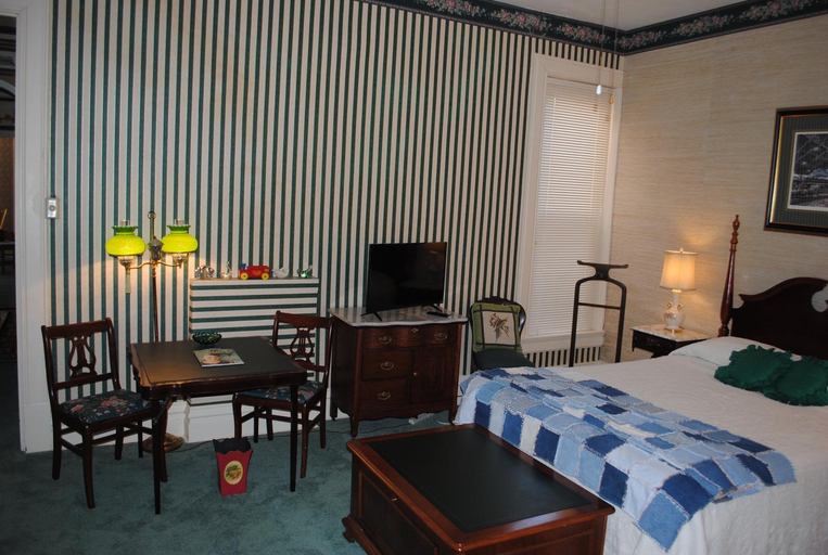 Bedroom 2, L&N Bed and Breakfast Ltd, Henderson