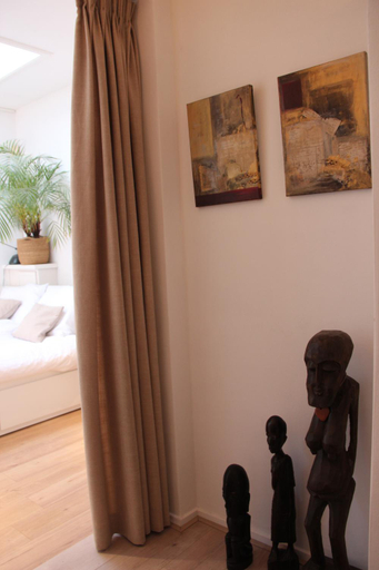 Others 3, B&B de Dorpsdokter, Tilburg