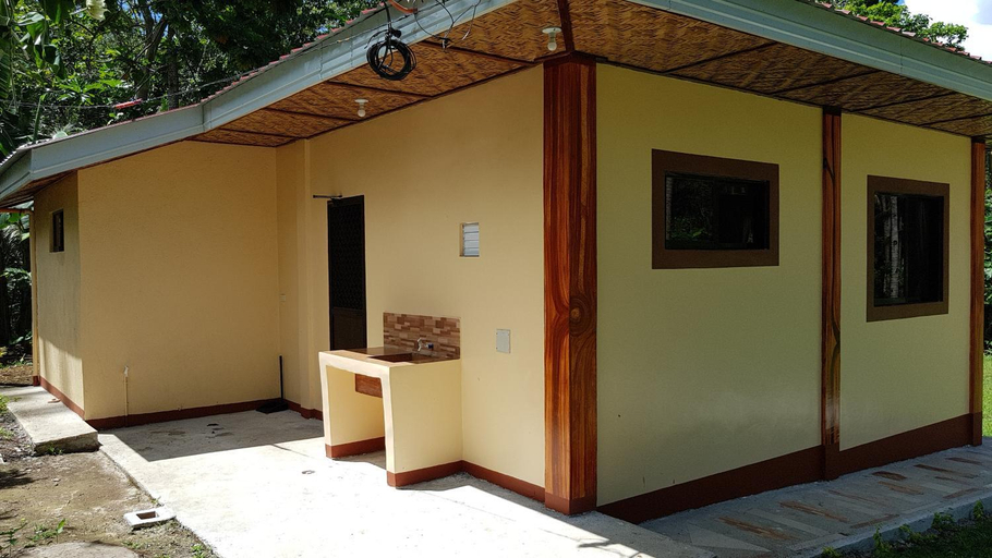 Others 3, Paco's Garden Home Stay, Mambajao