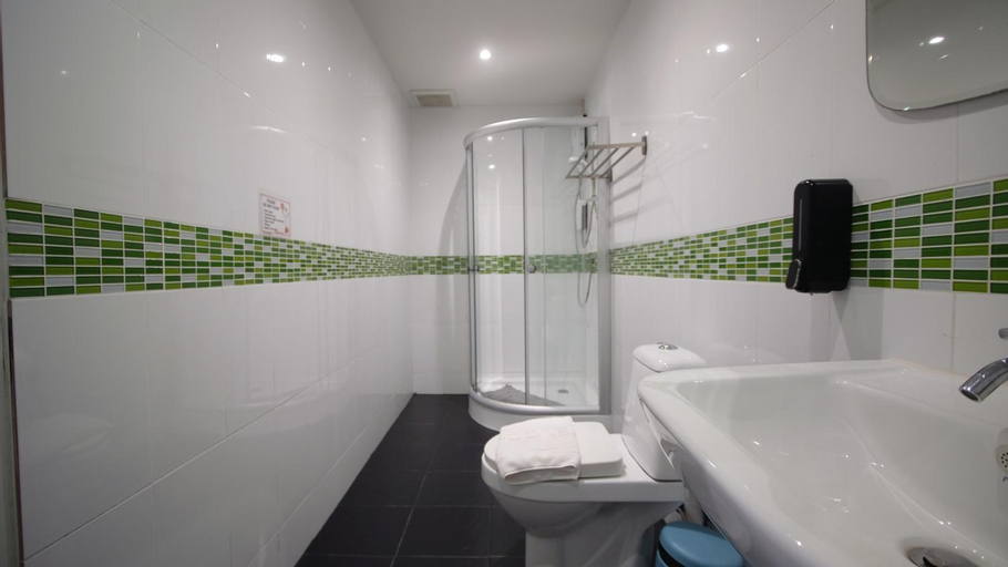 Bathroom 24