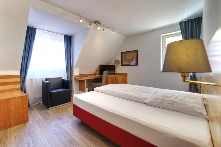 Bedroom 5, Reinhardts Garni Automobilia Hotel, Ludwigsburg
