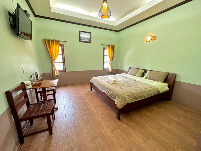 Bedroom 2, โรงแรมแสงทองรีสอร์ท, Tha Bo