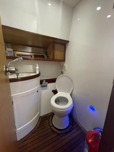 Bathroom 3, salise ince yat işletmeciliği, Çeşme