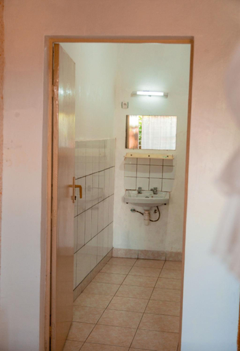Others 5, Auberge La Caverne, Nyarugenge