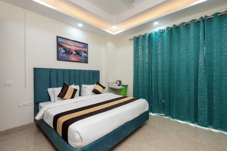 Bedroom 2, Saavi Hotel Sector- 45, Gurgaon
