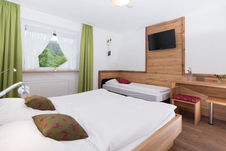 Bedroom 2, Höhengasthaus Kolmenhof an der Donauquelle, Schwarzwald-Baar-Kreis