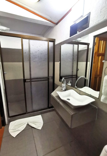 Bathroom 3, Casa Marbella, Pococí