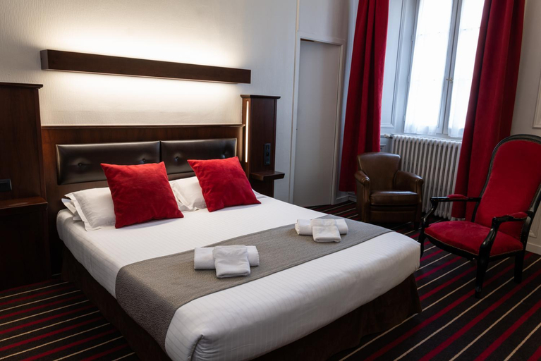 Bedroom 3, Hotel De L'univers, Ille-et-Vilaine