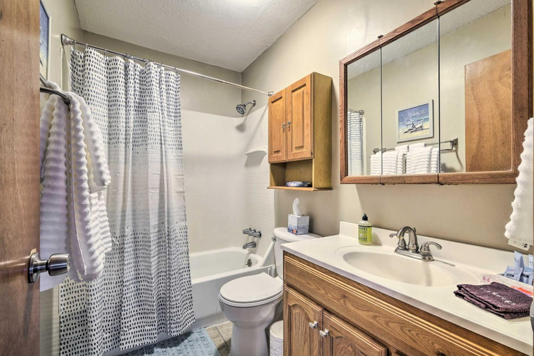 Bathroom, Pet-Friendly Clarksville Home w/ Central A/C, Clark