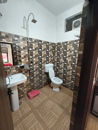 Bathroom, Hotel Vishla Palace In Unit of SA Brot, Garhwal