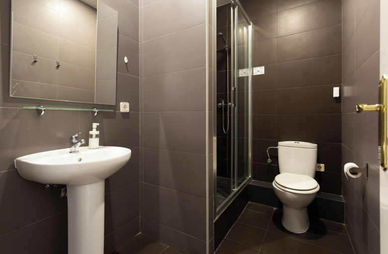 Bathroom 3, Casa Lolita Guesthouse, Barcelona