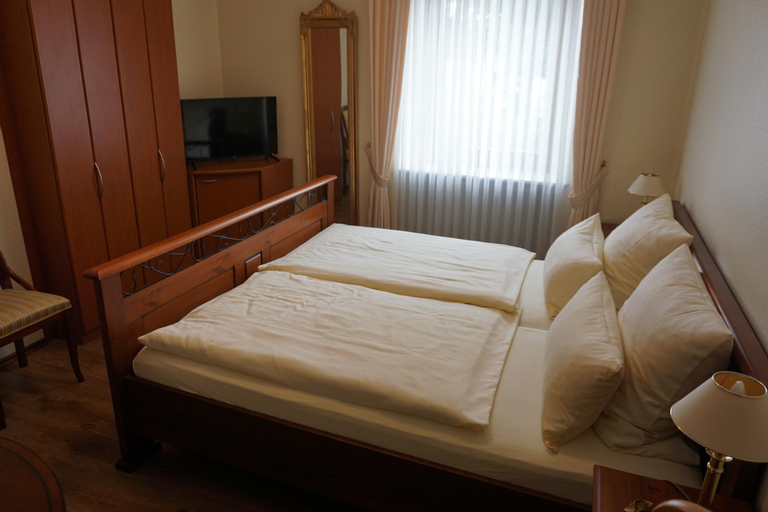 Bedroom 13