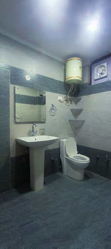 Bathroom 3, The Unmad Satovari, Kangra